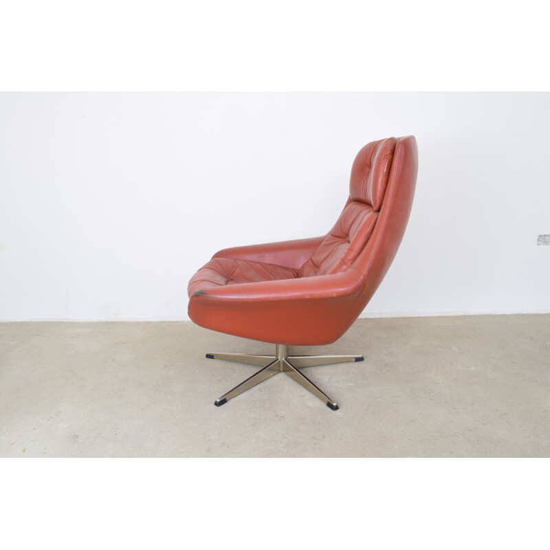 Vintage Danish swivel armchair in leather by H. W. Klein for Bramin