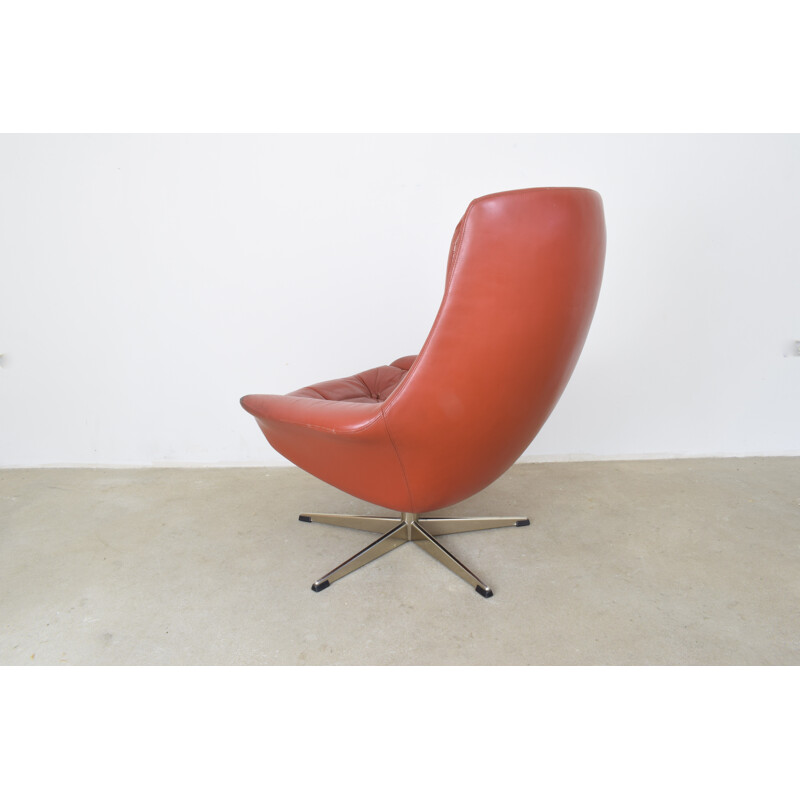 Vintage Danish swivel armchair in leather by H. W. Klein for Bramin