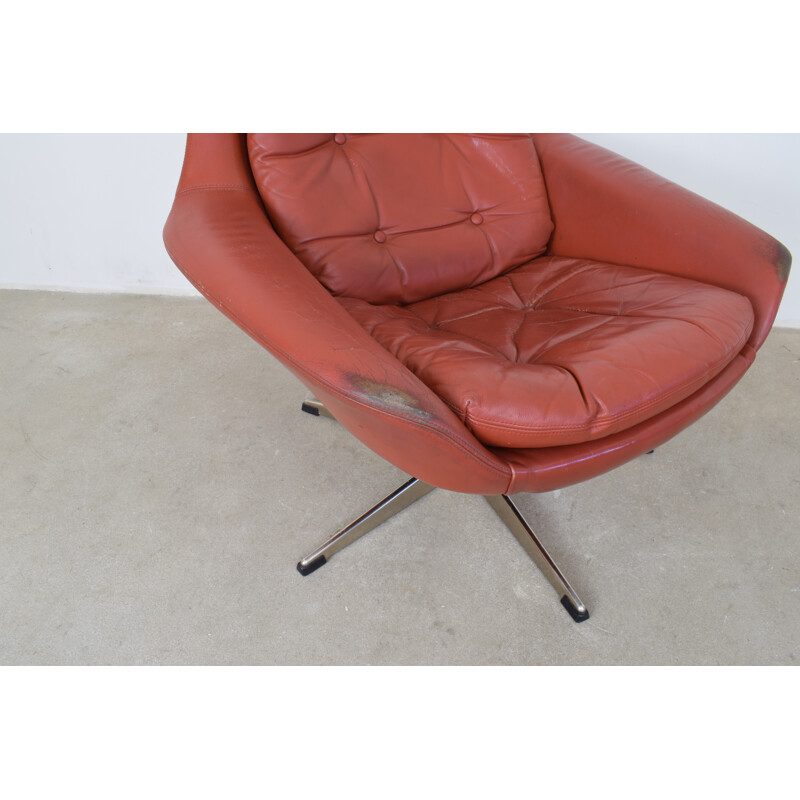 Vintage Danish swivel armchair in leather by H. W. Klein for Bramin