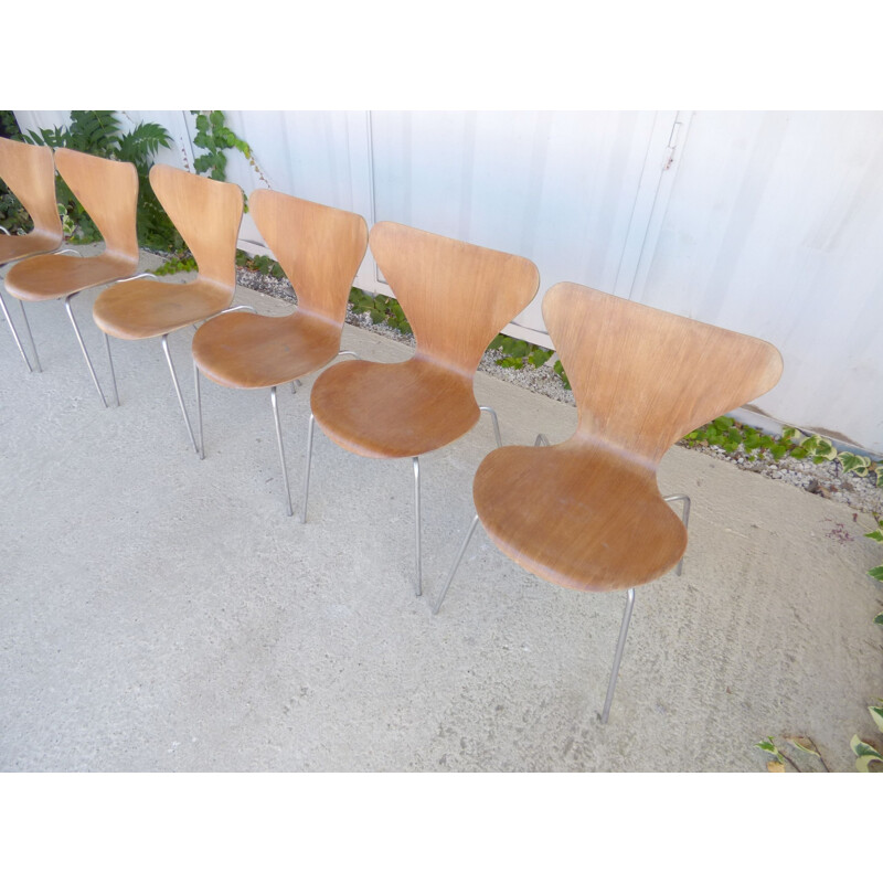 Set of 7 vintage chairs by arne jacobsen for fritz hansen