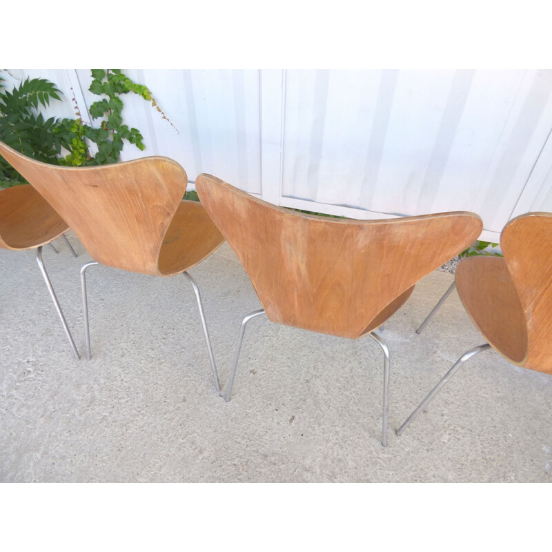 Set of 7 vintage chairs by arne jacobsen for fritz hansen