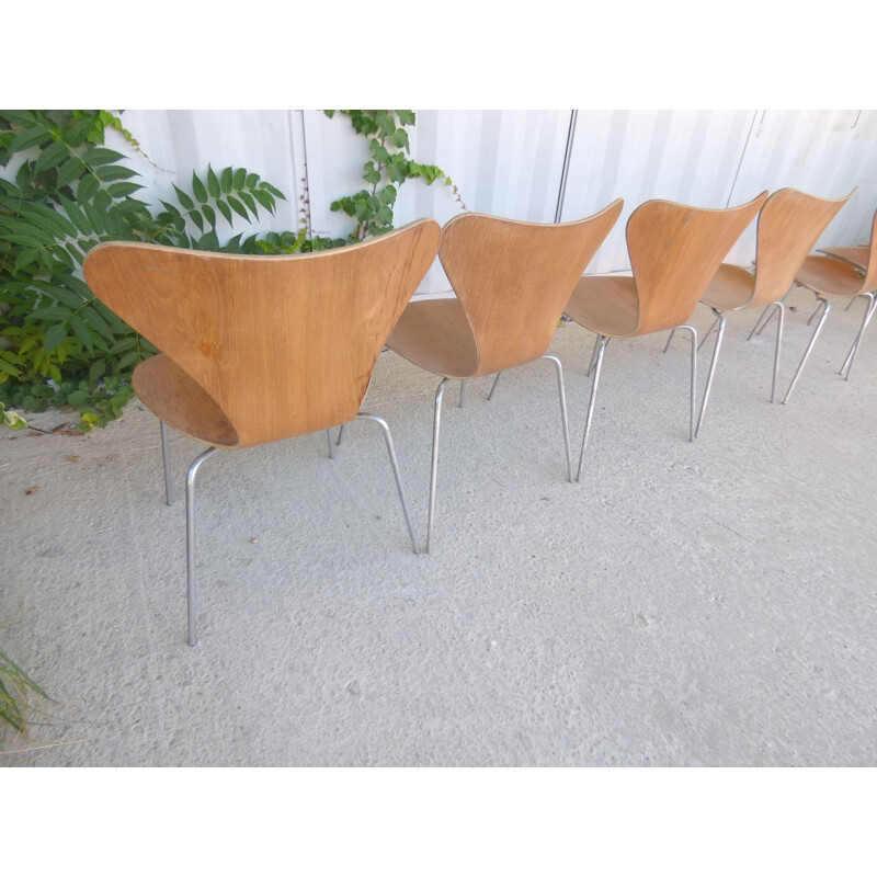 Set of 7 vintage chairs by arne jacobsen for fritz hansen