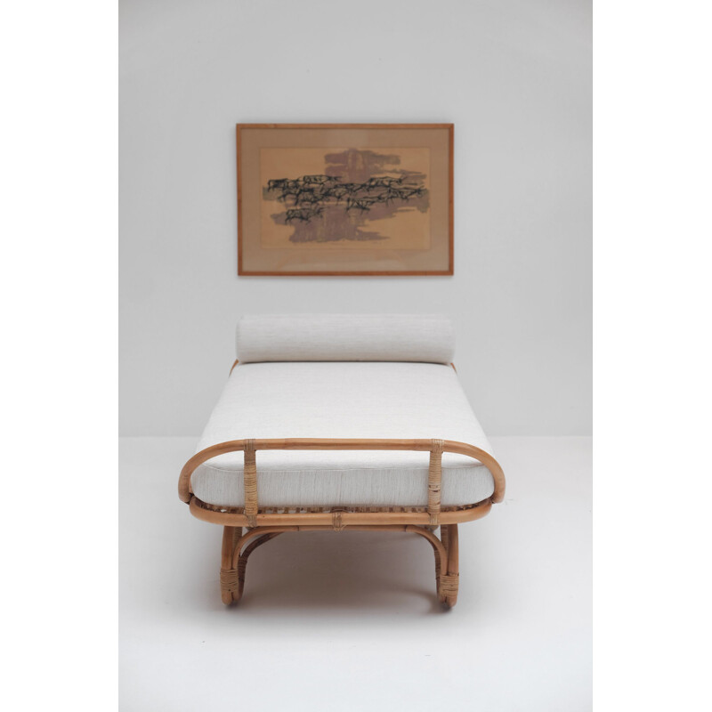 Vintage daybed in rattan