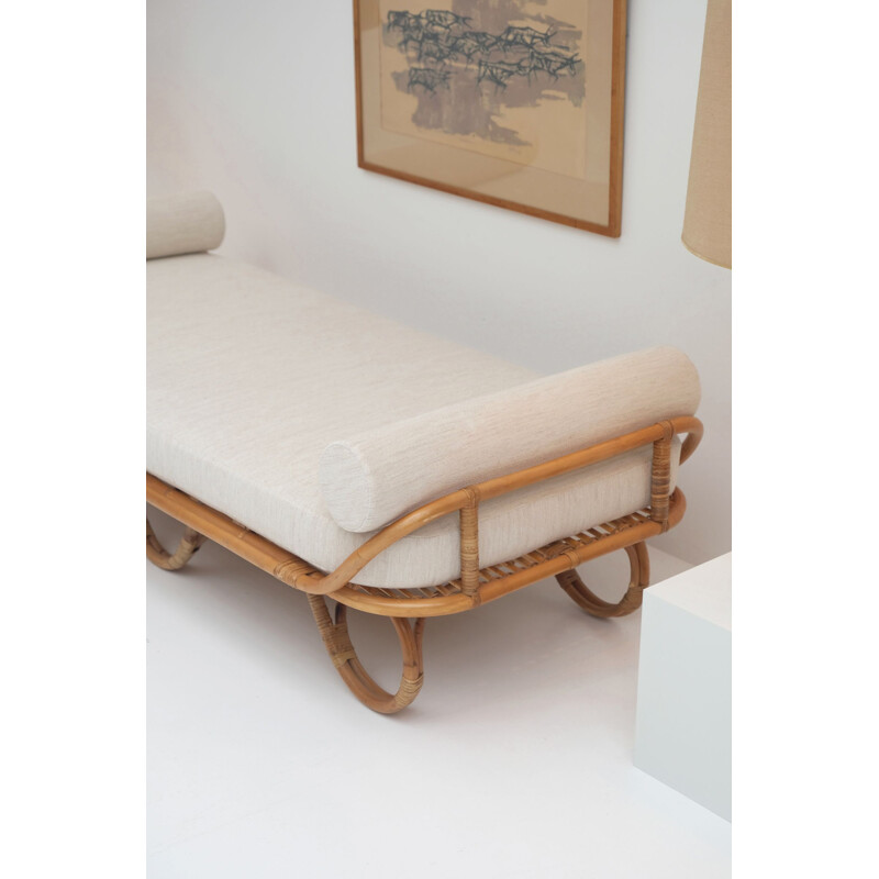 Vintage daybed in rattan