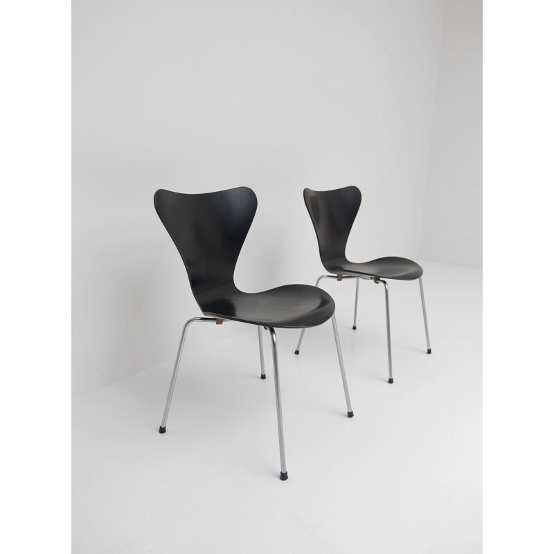 Set of 2 vintage 3107 chairs by Arne Jacobsen for Fritz Hansen