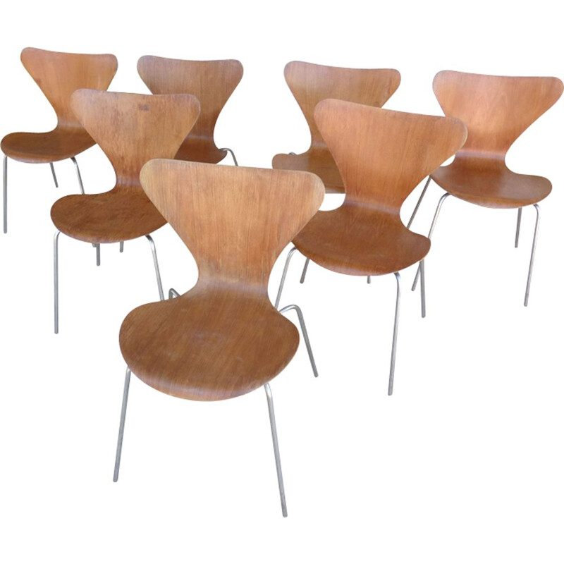 Set of 7 vintage chairs by arne jacobsen for fritz hansen