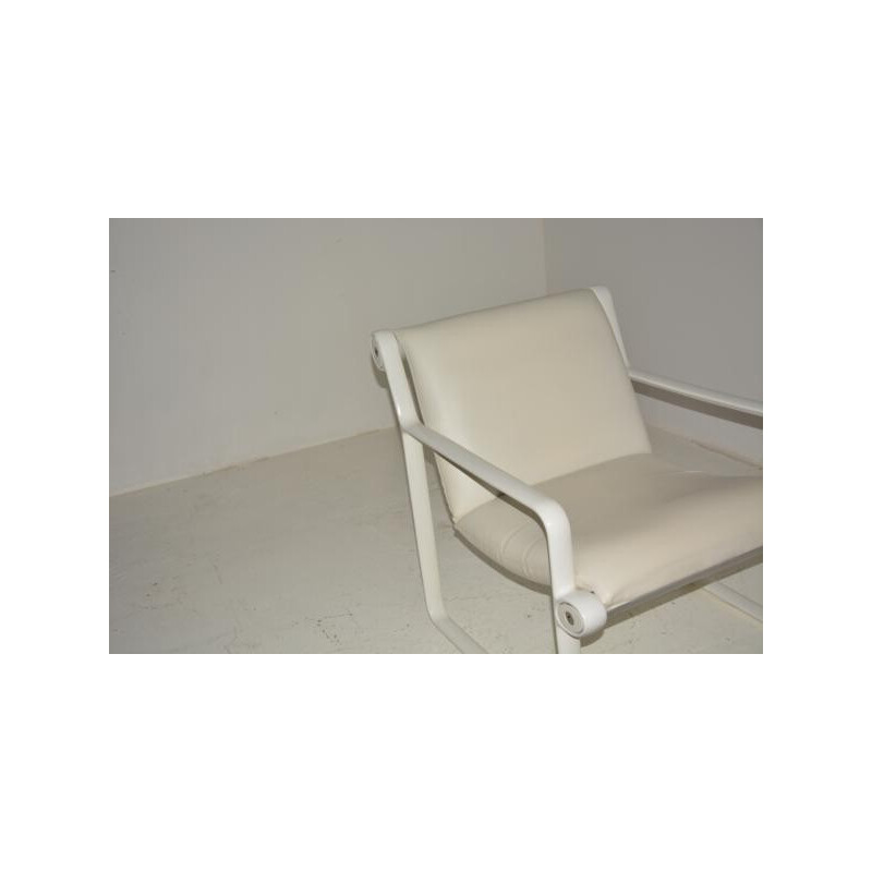 Pair of armchairs in white leather and lacquered cast aluminum, Bruce HANNAH & Andrew MORRISON - 1960s