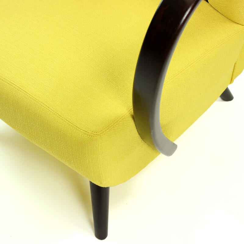 Suite de 2 fauteuils vintage jaune par Jindrich Halabala