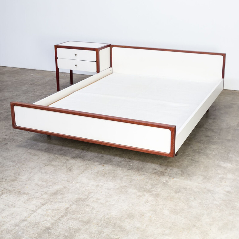 Vintage white sleeping furniture bed 1960-1970