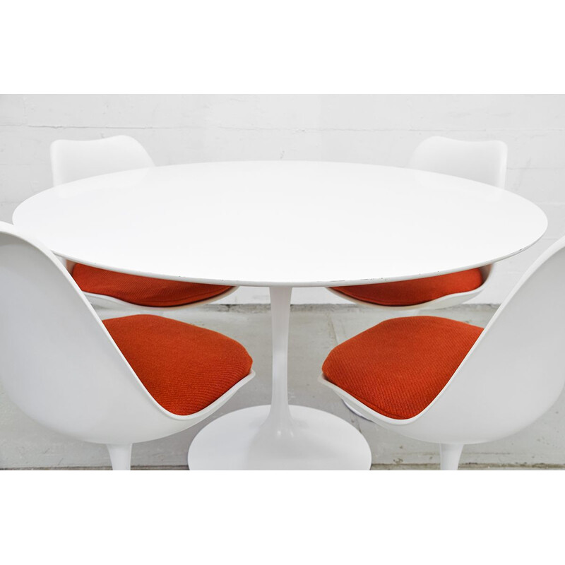 Vintage Tulip dining set by  Eero Saarinen for Knoll International