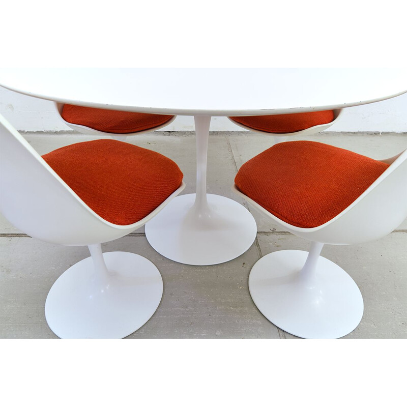 Vintage Tulip dining set by  Eero Saarinen for Knoll International