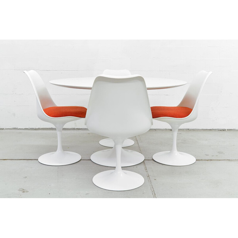 Vintage Tulip dining set by  Eero Saarinen for Knoll International