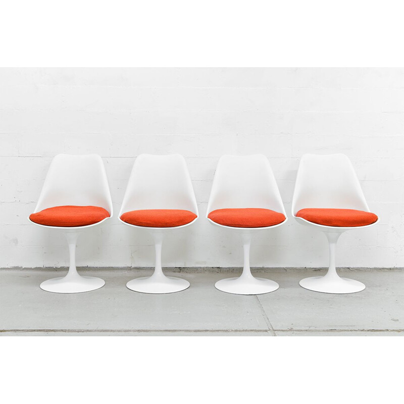 Vintage Tulip dining set by  Eero Saarinen for Knoll International