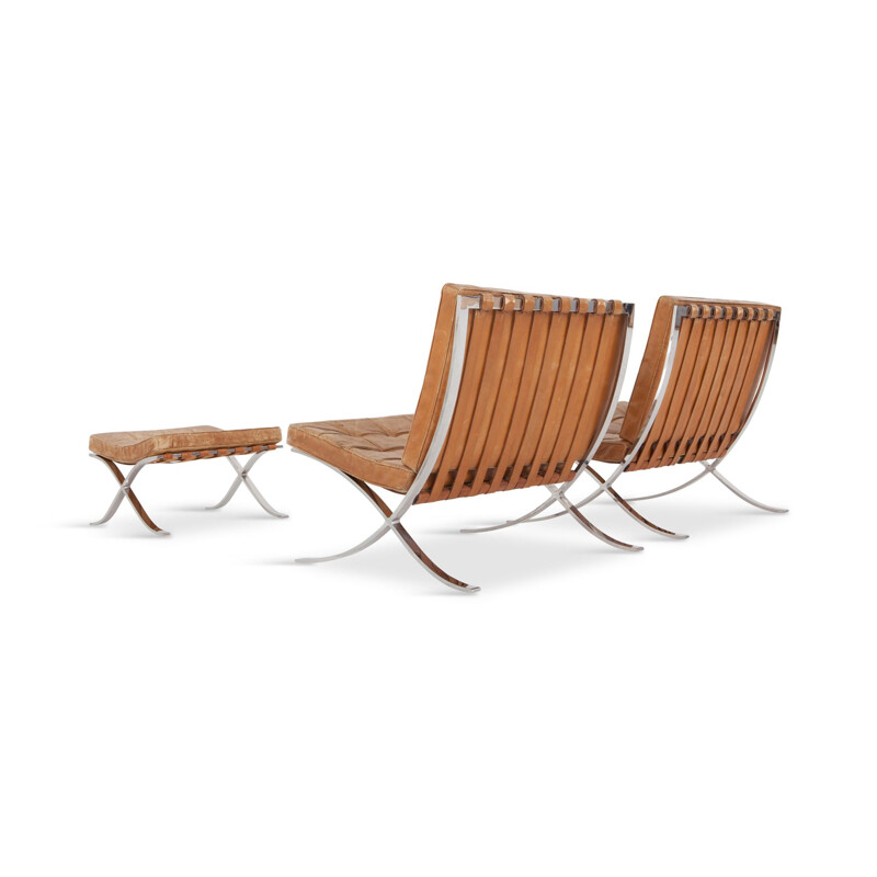 Suite de 2 fauteuils Barcelona marrons de Ludwig Mies van der Rohe