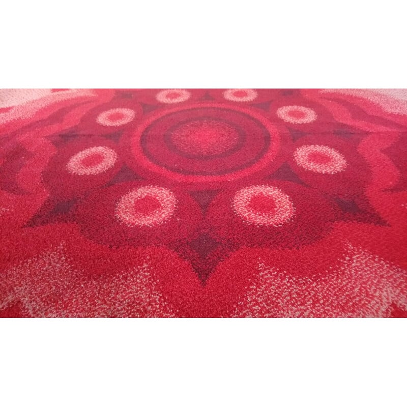 Grand tapis rouge et nude vintage