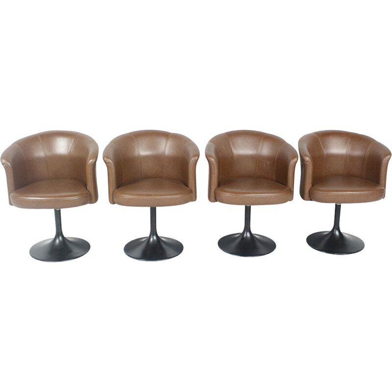 Suite de 4 chaises pivotantes vintage en cuir par Cassina
