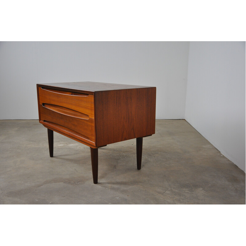 Small Vintage chest of drawers in teak 1960