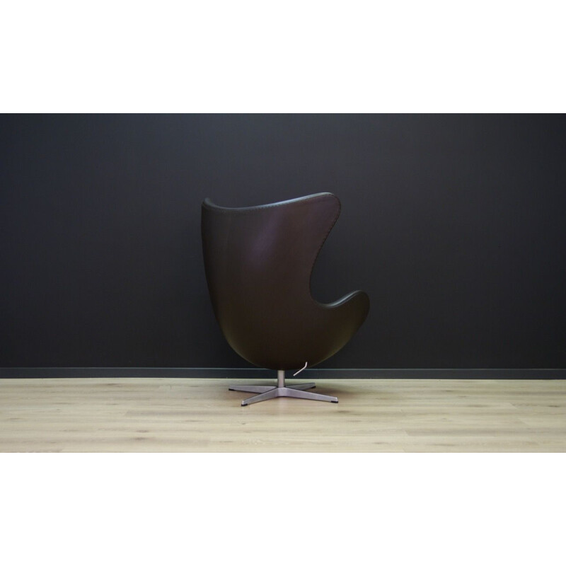 Vintage Danish "The Egg" armchair in black leather by Arne Jacobsen