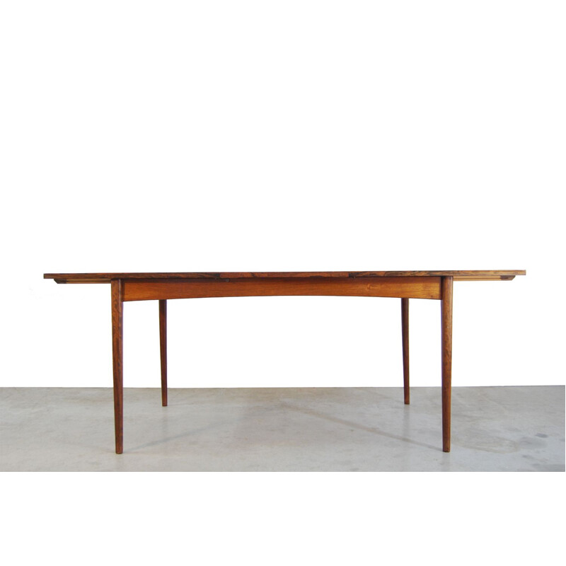 Vintage extendable dining table