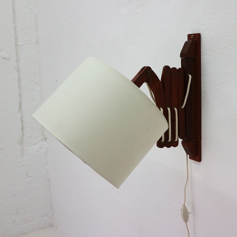 Vintage wall lamp in teak with extensible arm 1960s