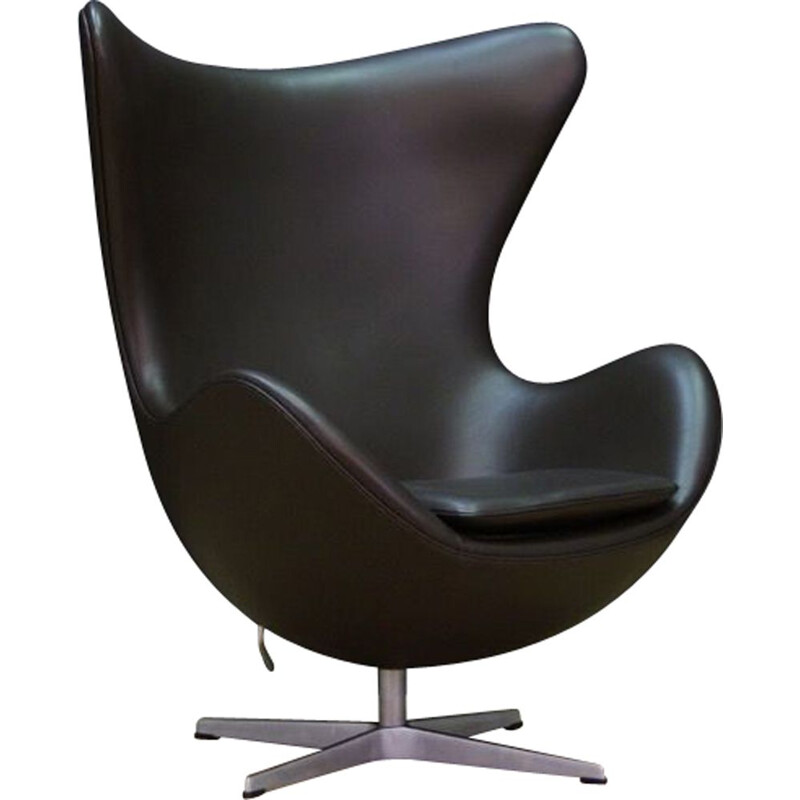 Vintage Danish "The Egg" armchair in black leather by Arne Jacobsen