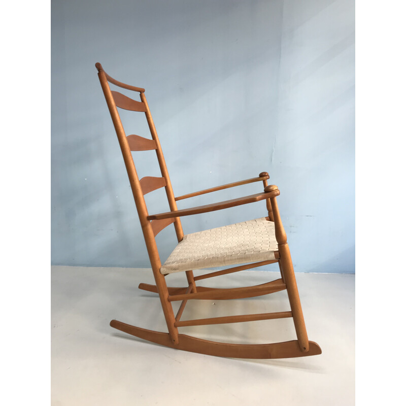 Vintage American rocking chair by Shaker