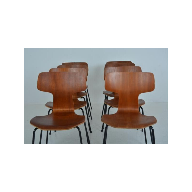 Suite de 8 chaises à repas "Marteau" par Arne Jacobsen