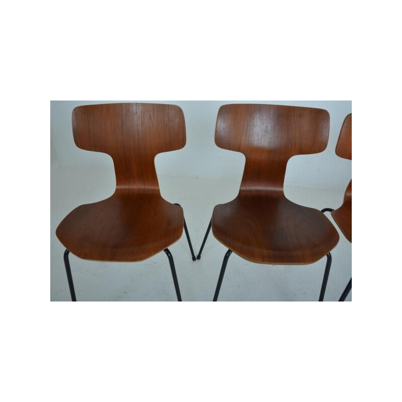 Suite de 8 chaises à repas "Marteau" par Arne Jacobsen