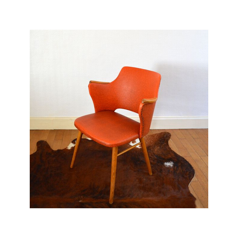 Vintage chair in red skaï