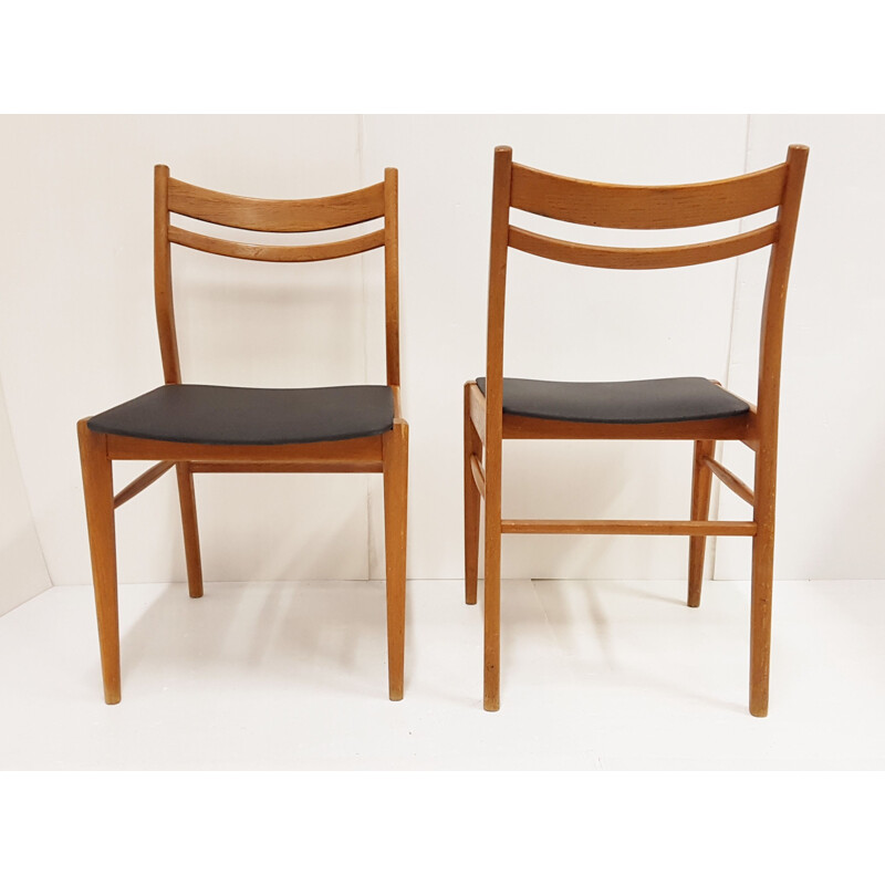 Suite aus 4 skandinavischen Vintage-Stühlen