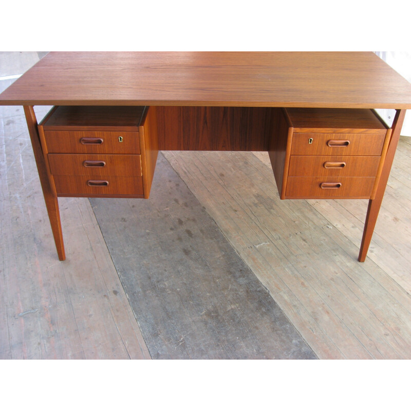 Vintage Scandinavian desk in teak - 1960s