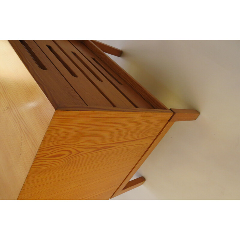 Vintage chest of drawers in pine wood