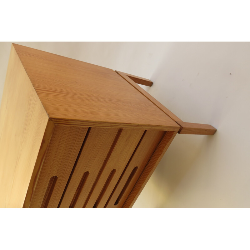 Vintage chest of drawers in pine wood