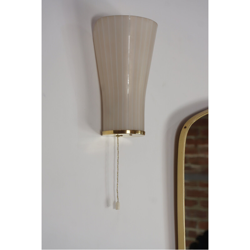 2 vintage wall lamps in brass and opaline