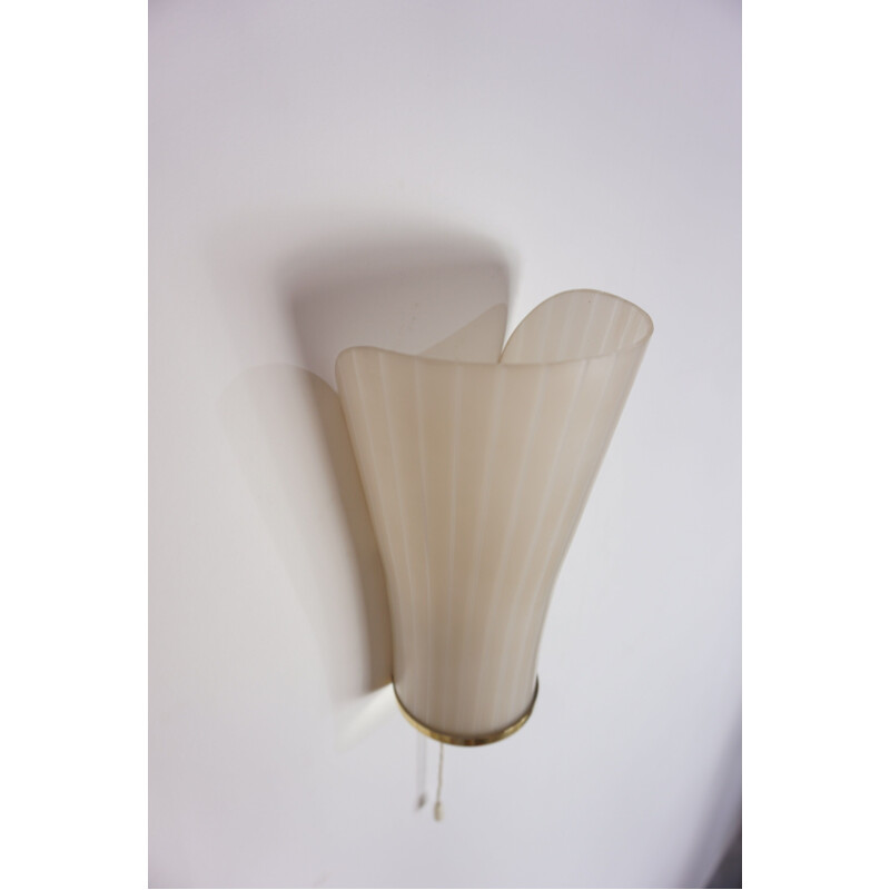 2 vintage wall lamps in brass and opaline
