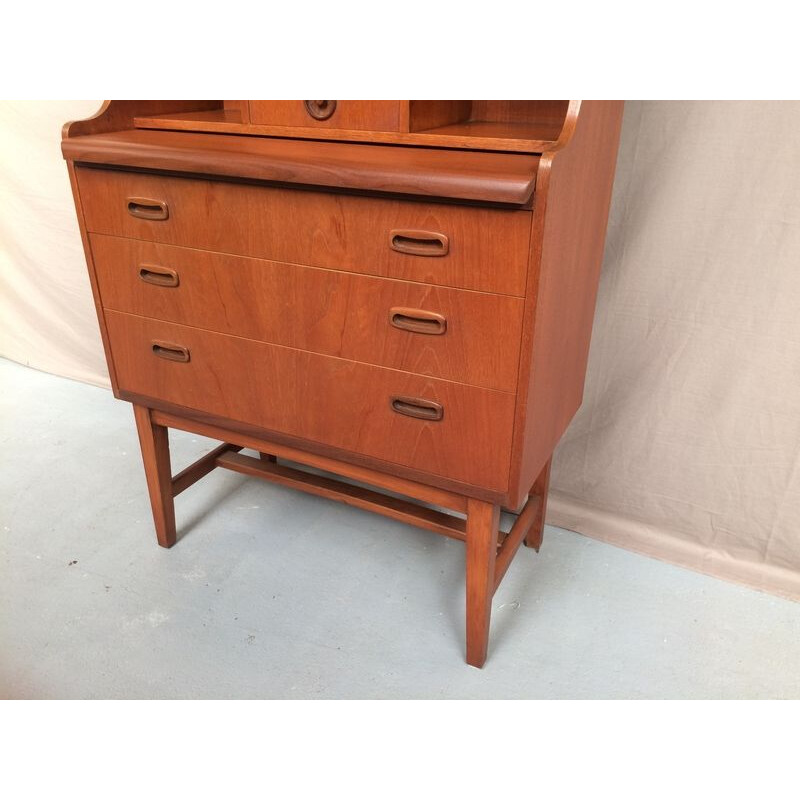 Vintage bookcase in teak