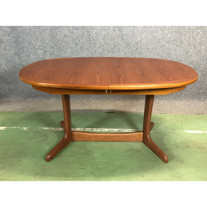 Vintage coffee table in teak