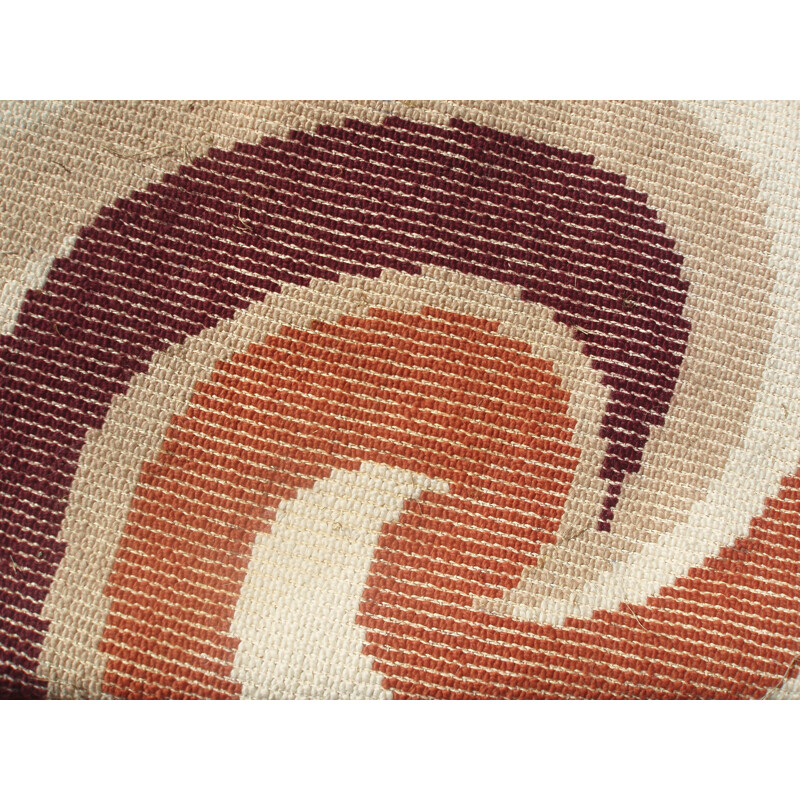 Vintage round carpet in wool