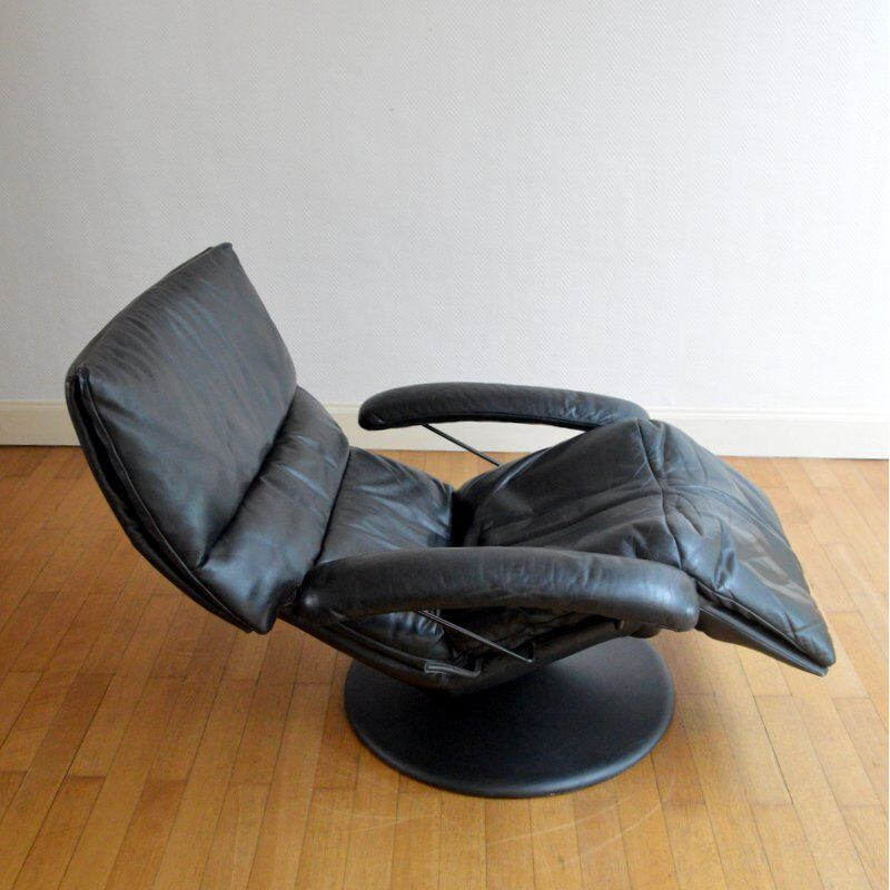 Vintage Relax lounge black leather chair