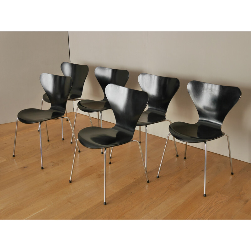 Set of 6 dining chairs model 3107 by Arne Jacobsen