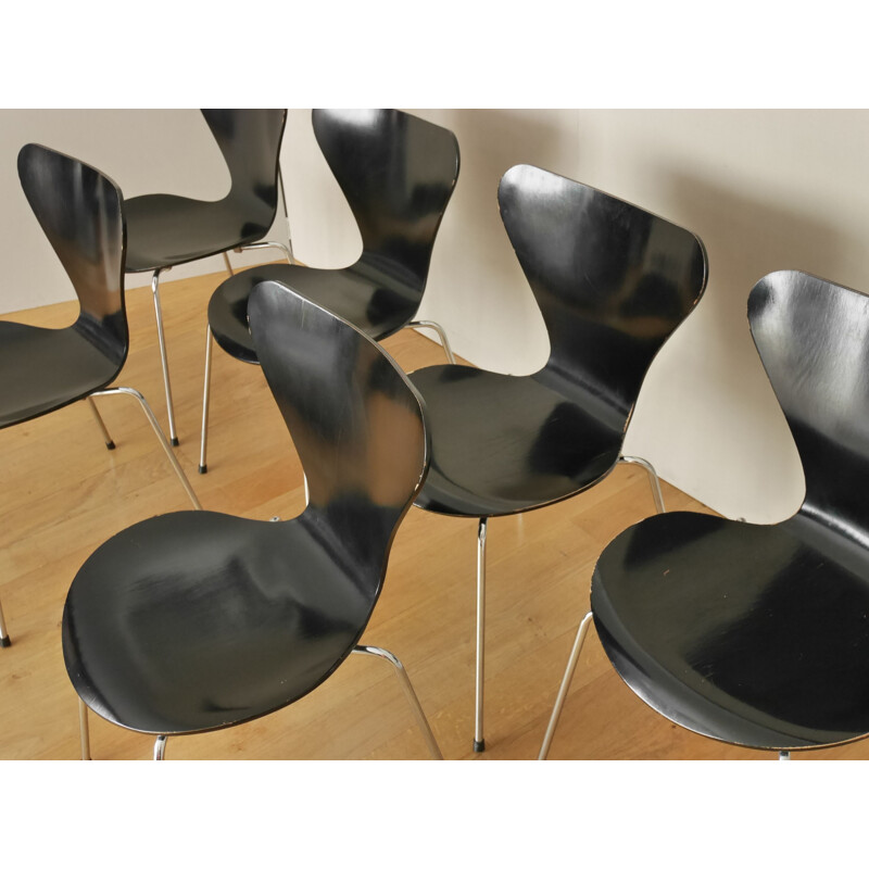 Set of 6 dining chairs model 3107 by Arne Jacobsen