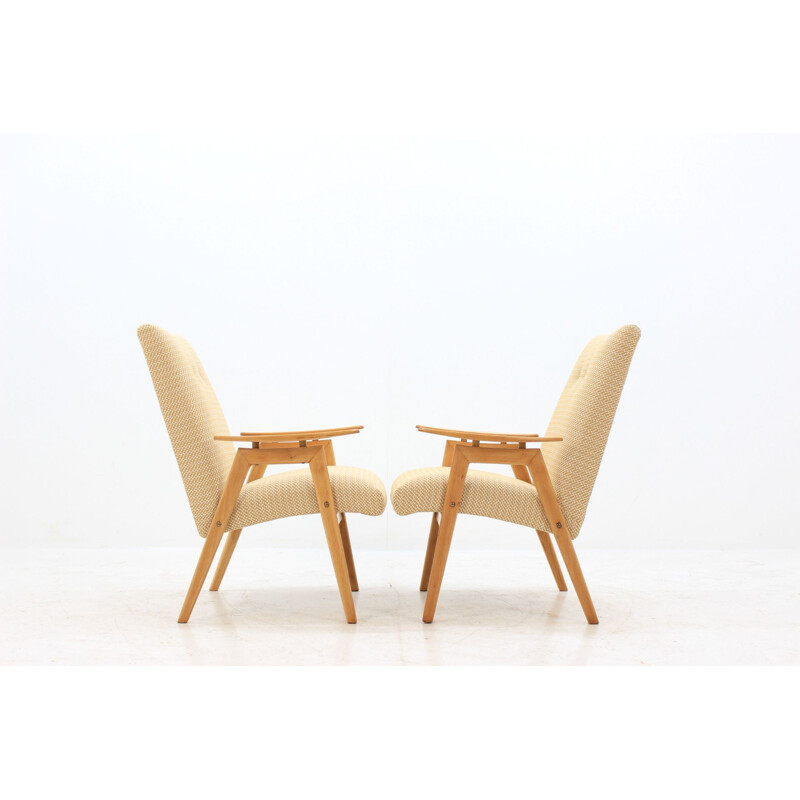 Par de cadeiras de madeira de faia vintage lounge da Jaroslav Šmídek para Jitona, Checoslováquia