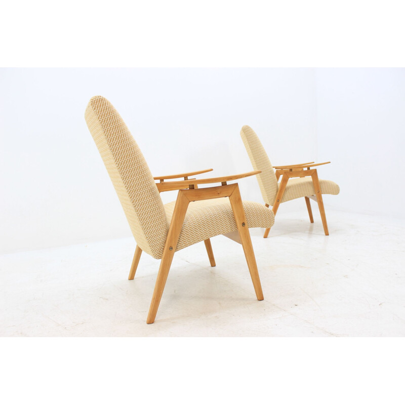 Par de cadeiras de madeira de faia vintage lounge da Jaroslav Šmídek para Jitona, Checoslováquia