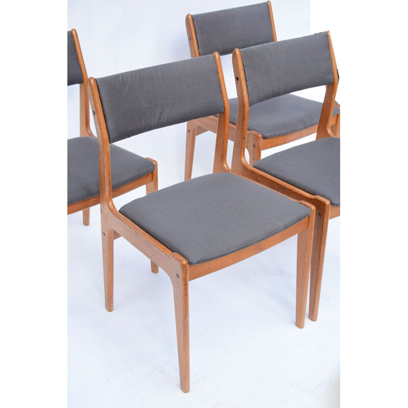 Suite de 4 chaises vintage scandinaves en tissu gris