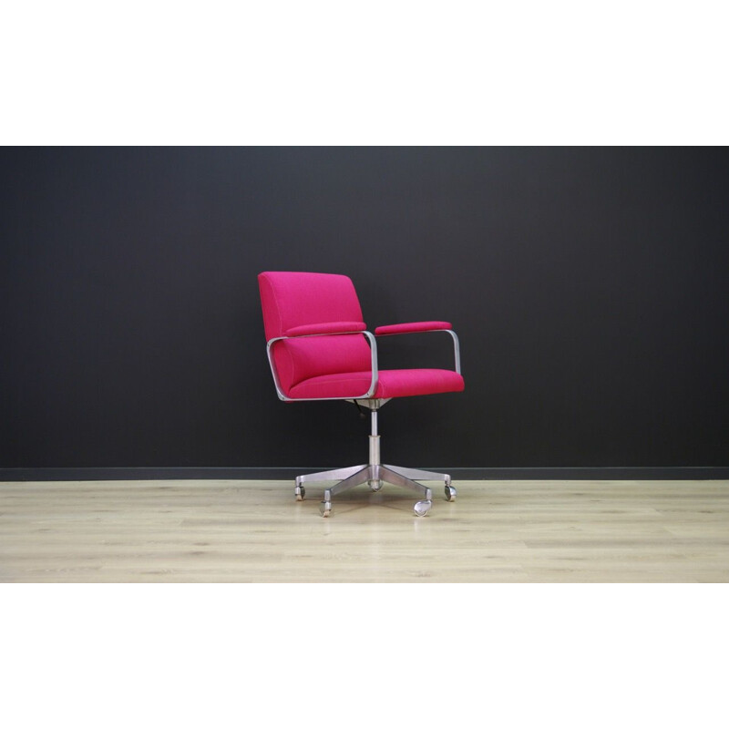 Vintage pink armchair in aluminum