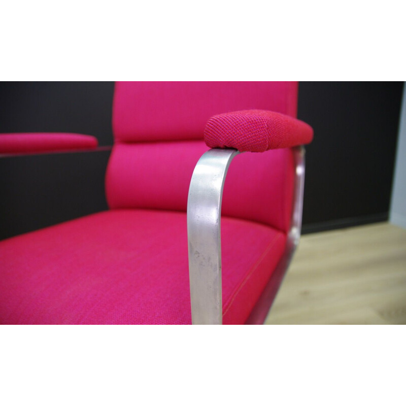 Fauteuil rose vintage en aluminium