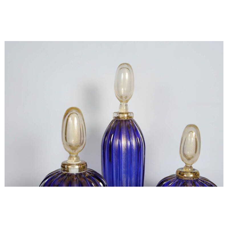 Suite de 3 bouteilles vintage bleues en verre de Murano