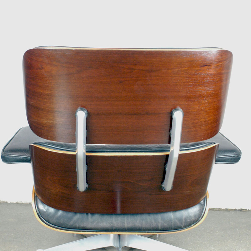 Vintage lounge chair and ottoman in rosewood by Eames for Herman Miller