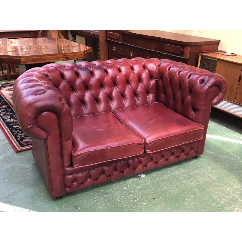 Canapé chesterfield en cuir rouge 1970