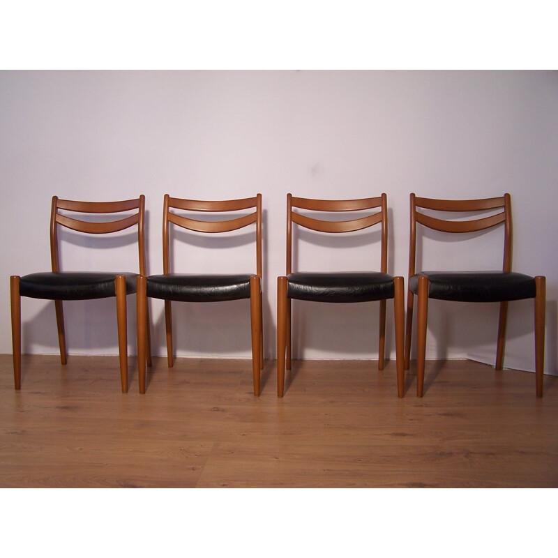 Suite de 4 chaises en bois et simili cuir noir 1960